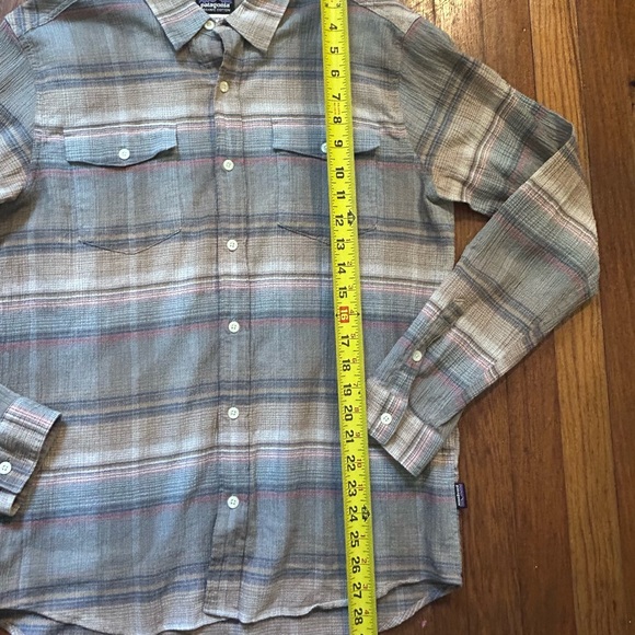Patagonia | Men’s Plaid Organic Cotton Long Sleeve Button Down - Picture 9 of 9